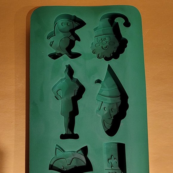 Elf Glass and Ice Cube Tray Combo Pack - Picture 3 of 12